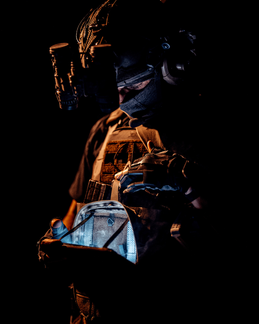 PhonePlate™ - TACTICAL PHONE MOUNT