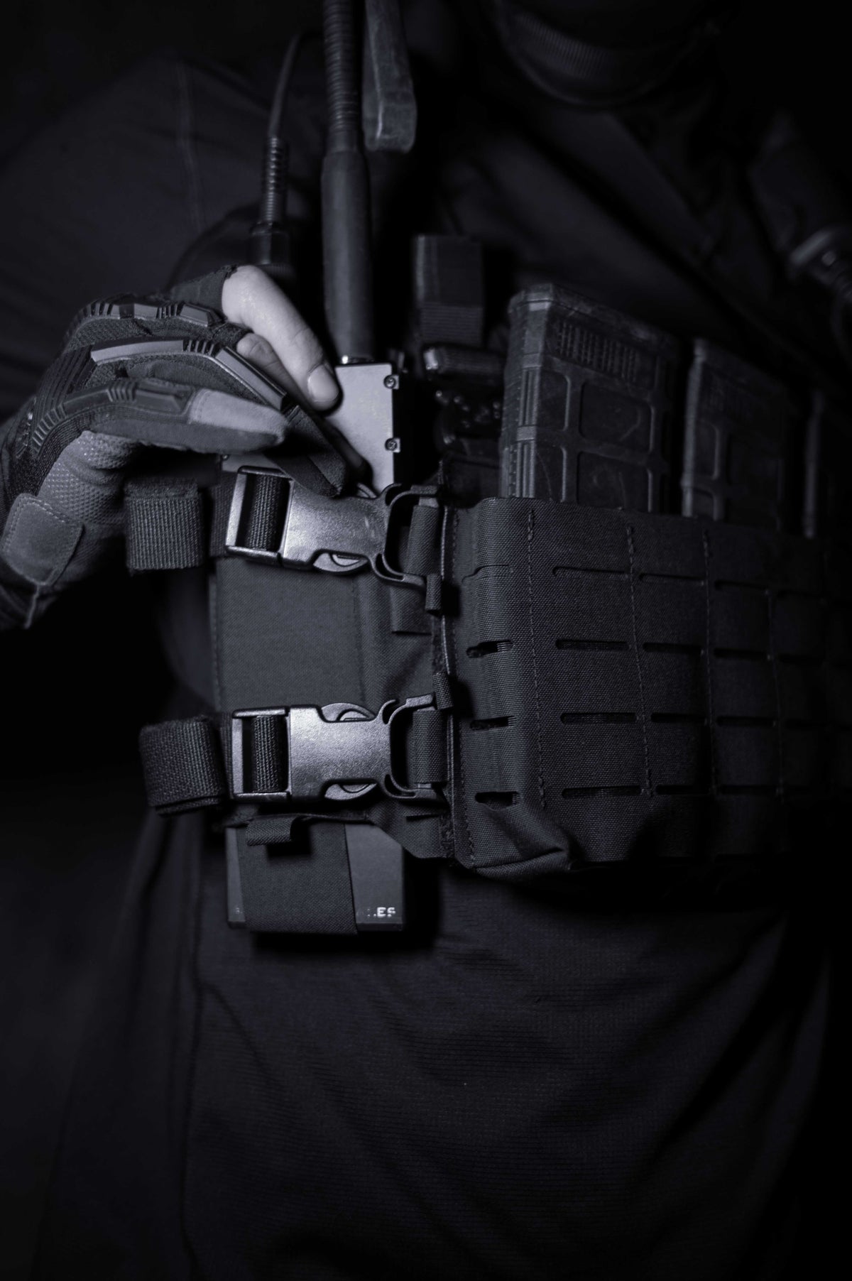 X-RAY WING RADIO POUCH
